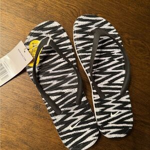 Nike flip-flops, solar, soft, thong, print, black-and-white size 7, new with tag
